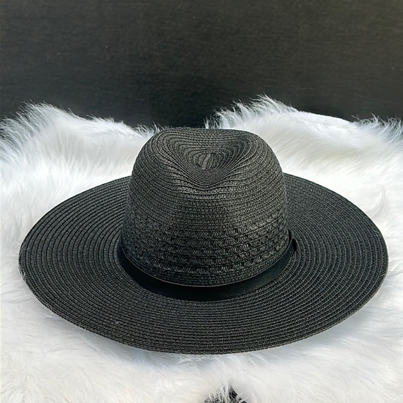 New GUESS Women's Black Hat - Picture 1 of 5